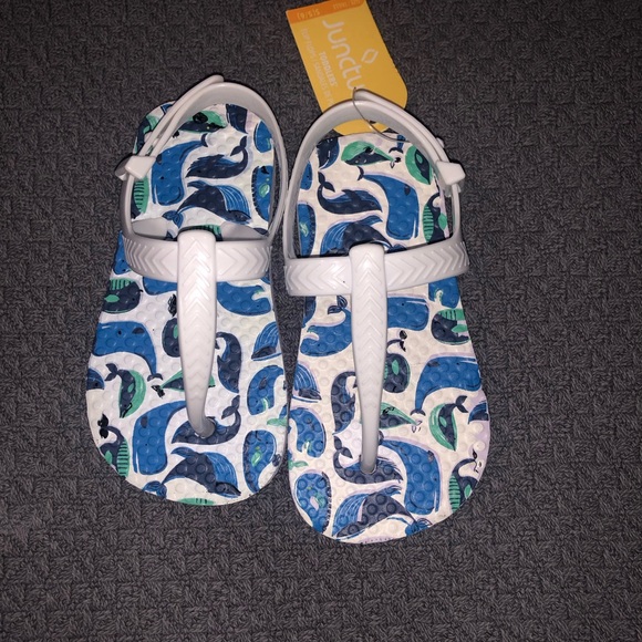 NWT. Juncture. Rubber flip flop w/ ankle strap. Multicolored whale print. 5/6C. - Picture 1 of 4